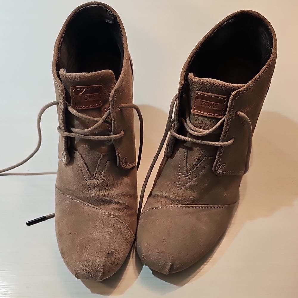 TOMS Women's Beige Suede Wedge Booties - Picture 5 of 7